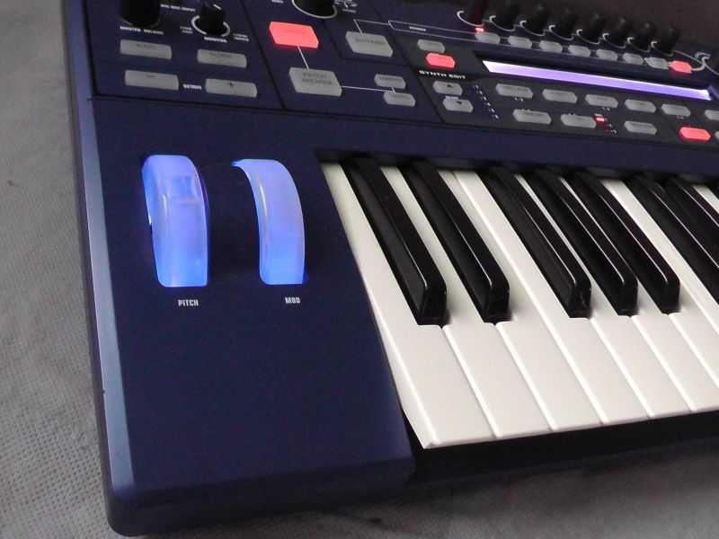 Novation Ultranova mikrofon kabel karton firmowy