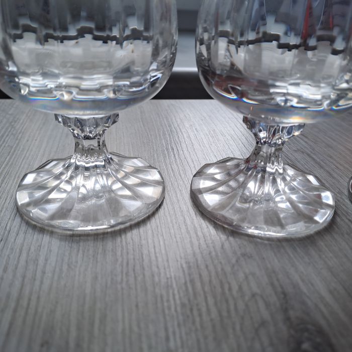 Kryształowe kieliszki do koniaku