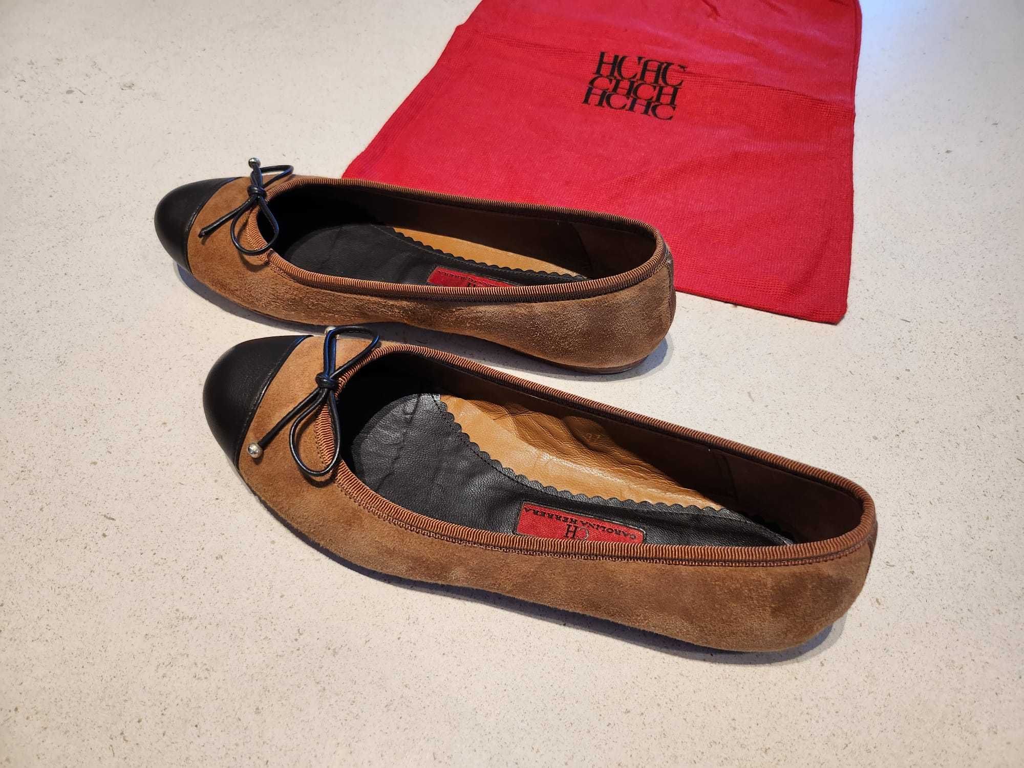 Sabrinas - Carolina Herrera - (camel e castanho, de camurça e pele).