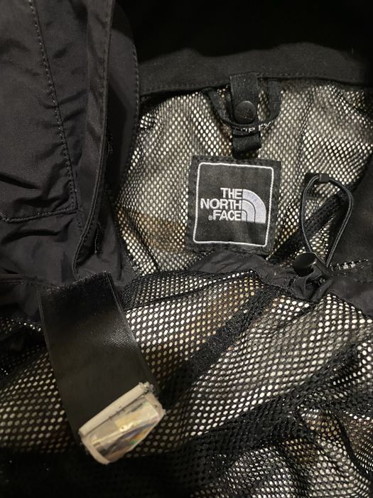 Куртка ветровка The North Face M розмір чорного кольору