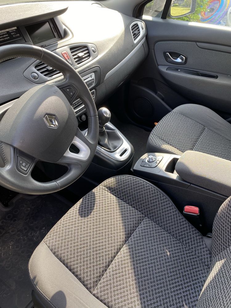 Renault Scenic z niskim przebiegiem