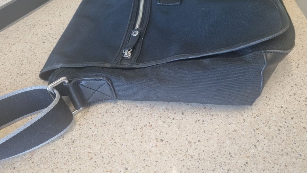 Torba męska czarna lacoste A4 laptop uczelnia biuro jeszcze całkiem OK