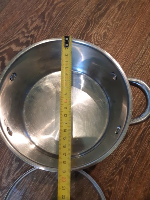 Продам кастрюлю Krauff  нерж  2.5 литра
