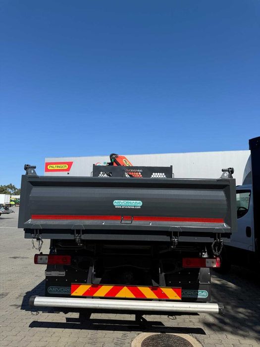 Camiao Renault com Grua