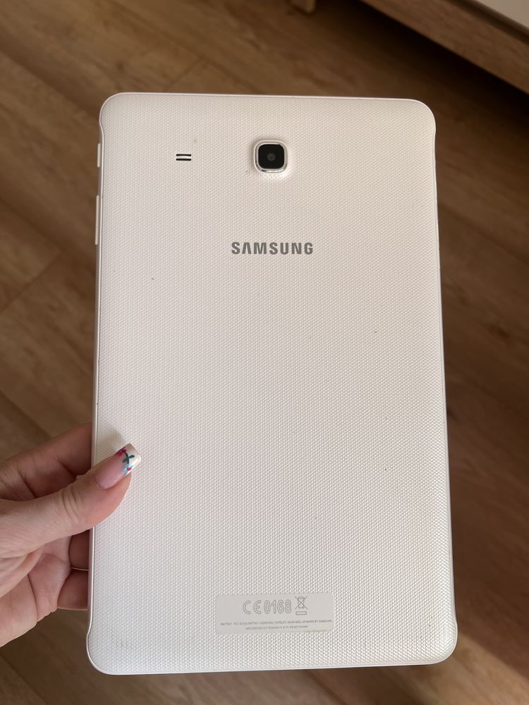 Tablet samsug Galaxy Tab E bialy