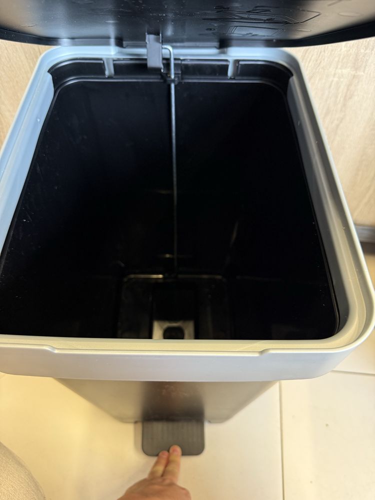 Kosz na śmieci Tatay Smart 25L – czarny