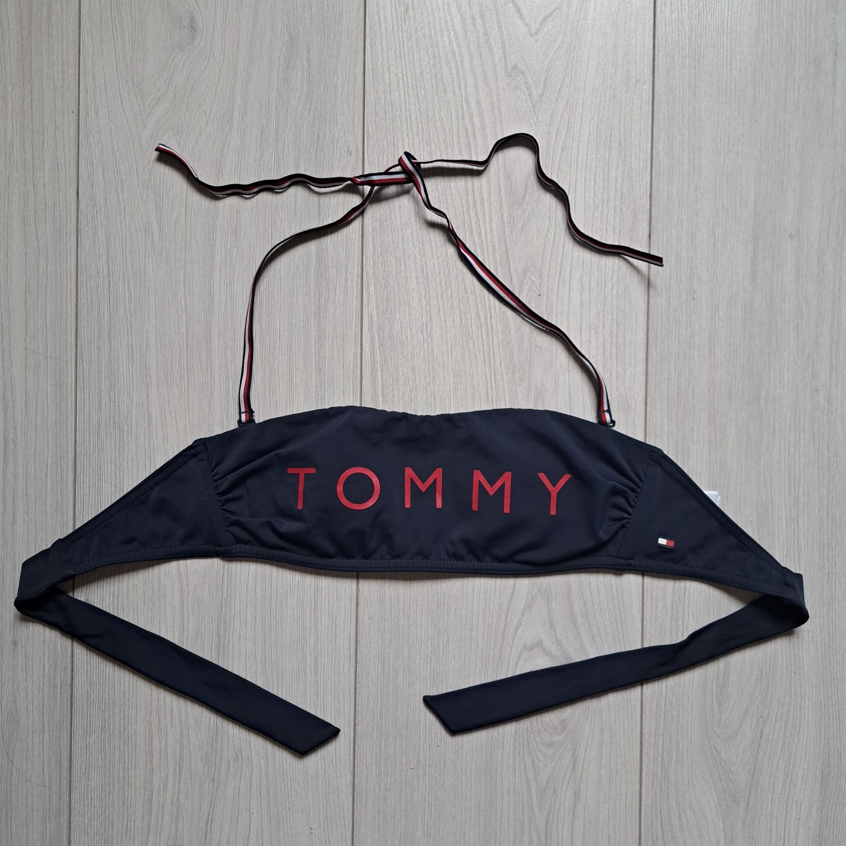 Топ, купальник Tommy Hilfiger.