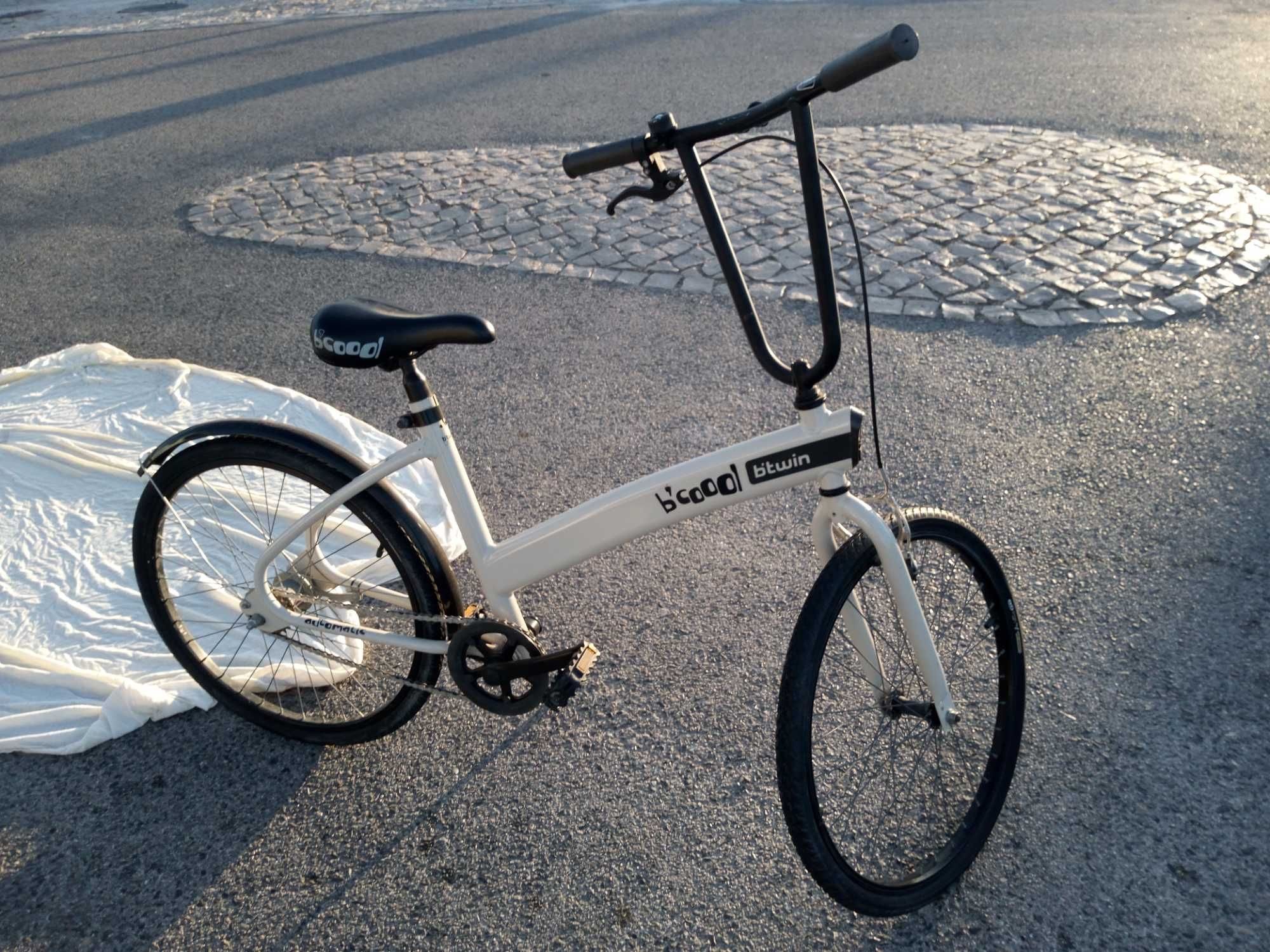 Bicicleta BT com travão de pé