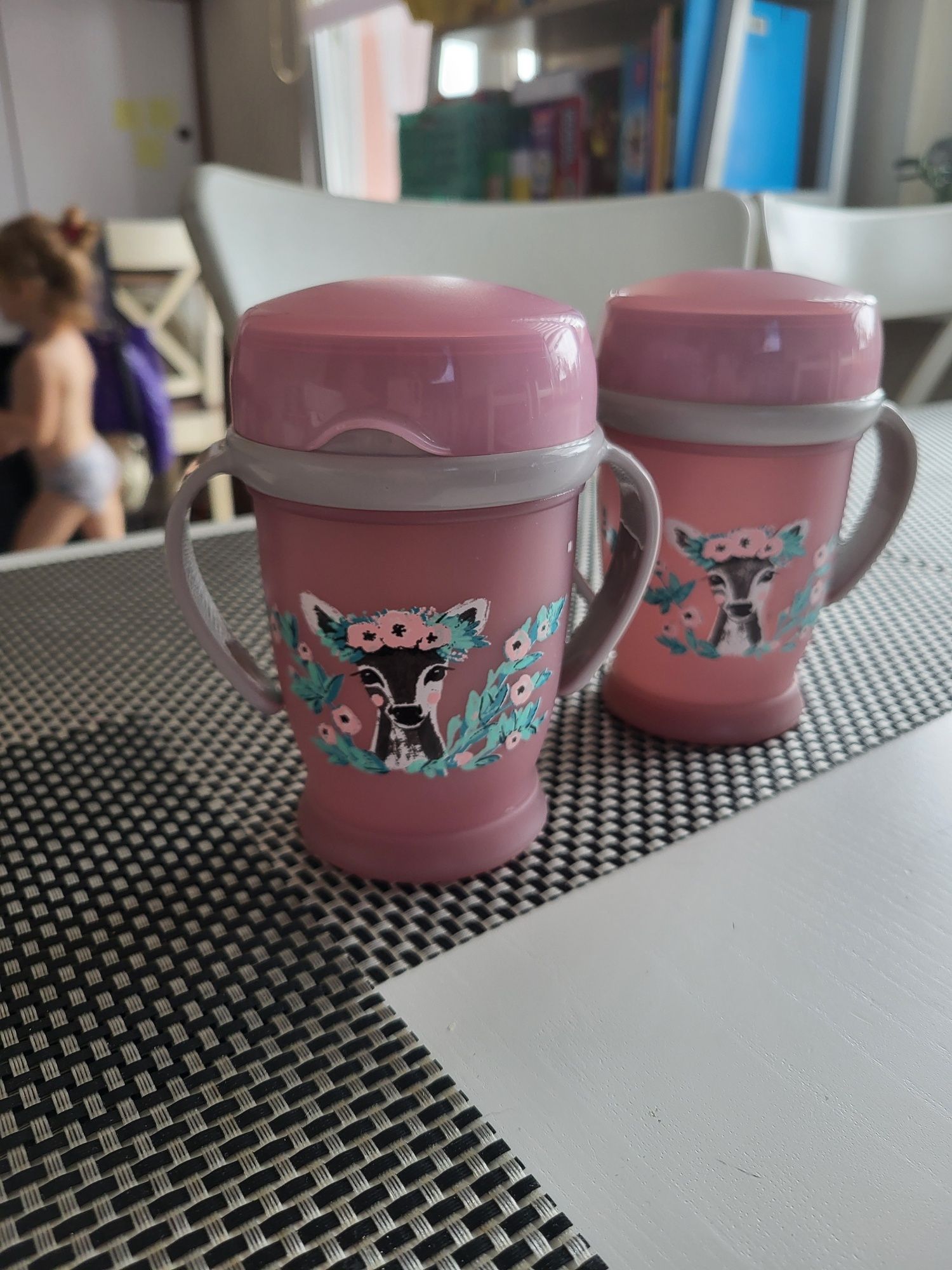 Dwa kubki niekapki od Lovi + 2 bidony,, stan idealny, praktycznie nie