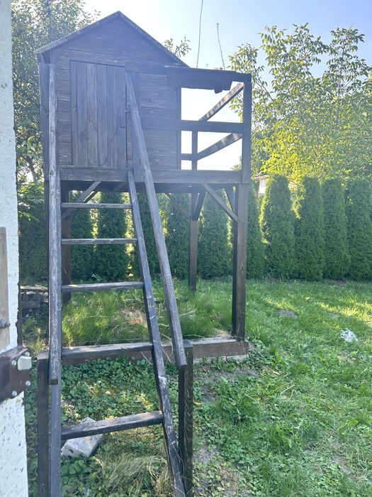 Domek drewaniany z piaskownicą