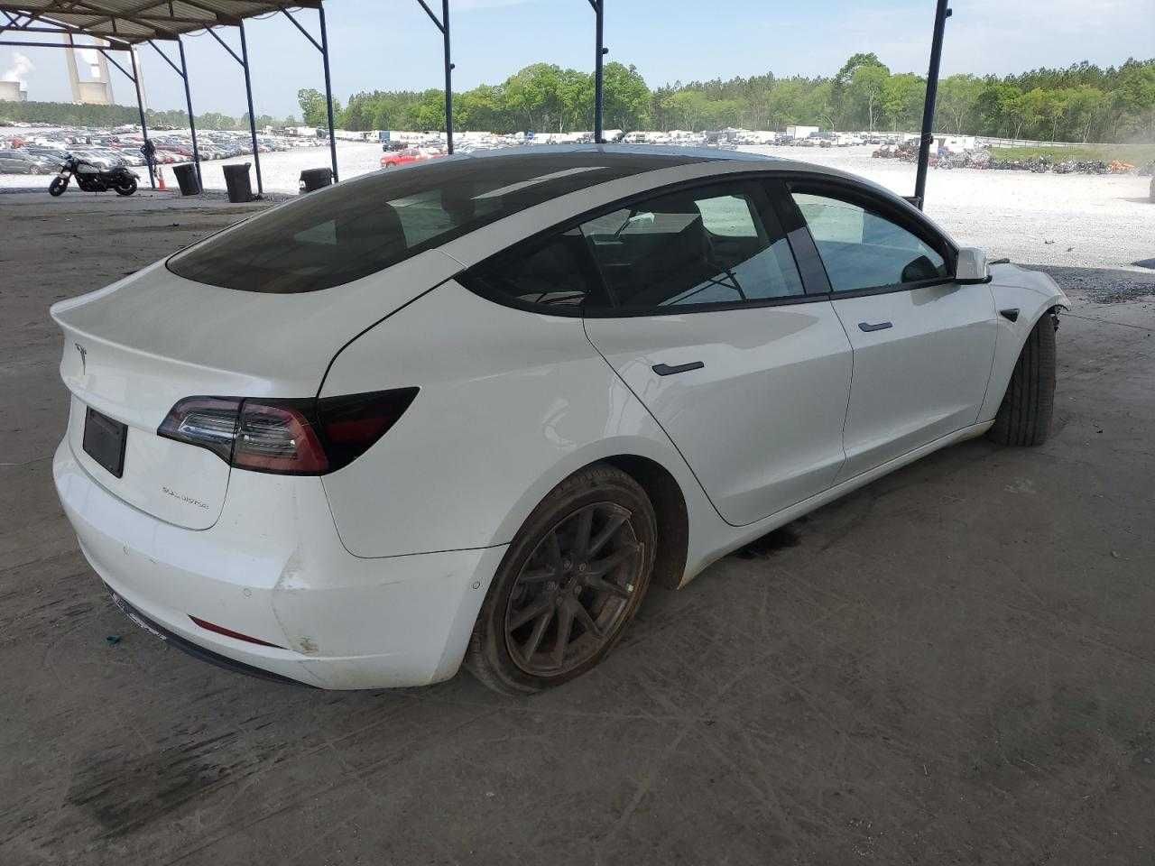 Tesla Model 3 2022 -