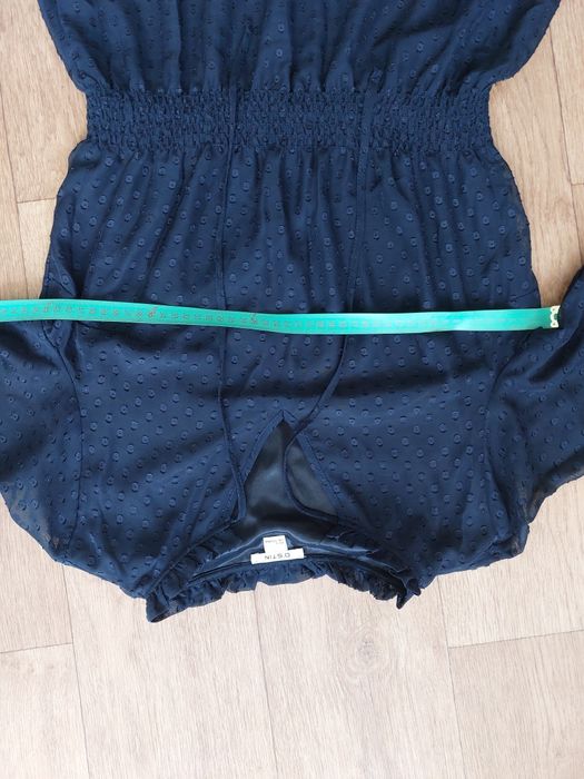 Темно синя сукня.