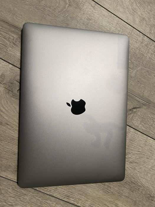 MacBook Pro retina 13 2017 2.3 core i5/8/128