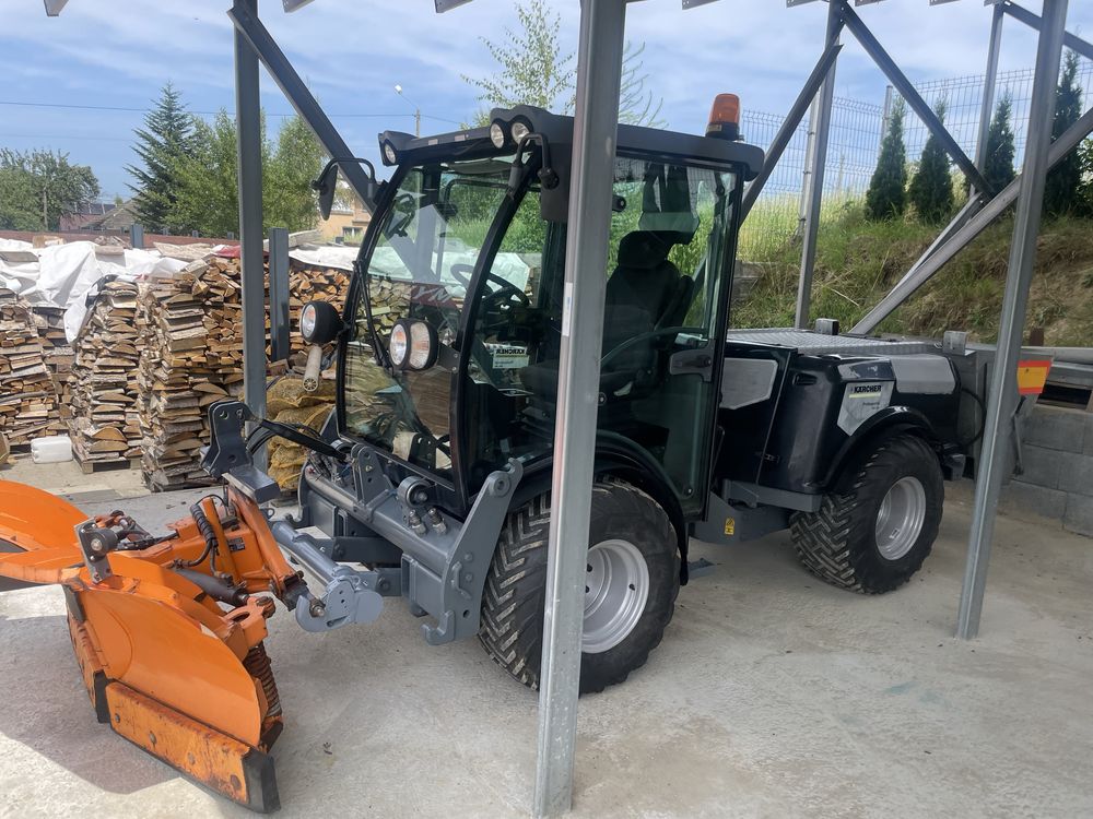 Urzadzenie komunalne Piaskarka Karcher Mic 84 plug kosiarka