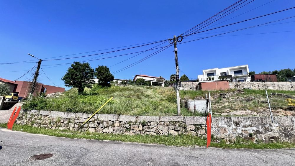 TERRENO Para Construçao ( LAMOSO - PAÇOS DE FERREIRA ) Murado em Pedra