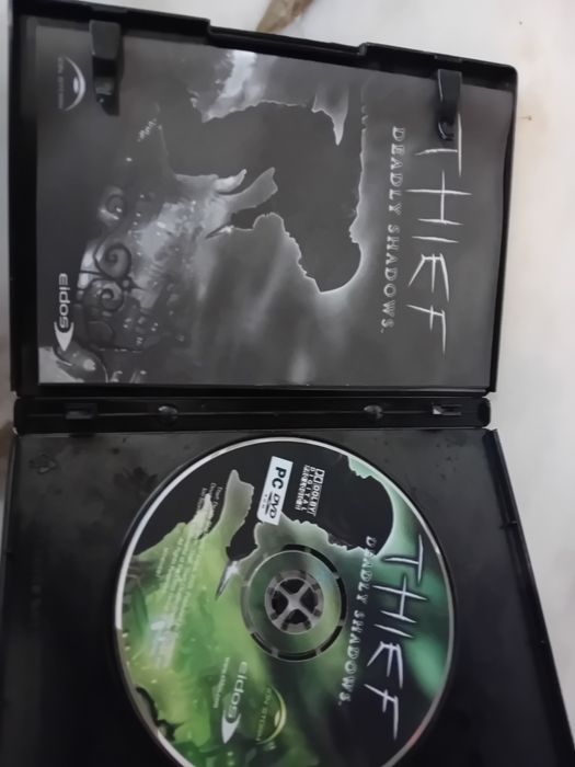 Conjunto de 2 Jogos Pc Pro Evolution Soccer 6/Deadly Shadows