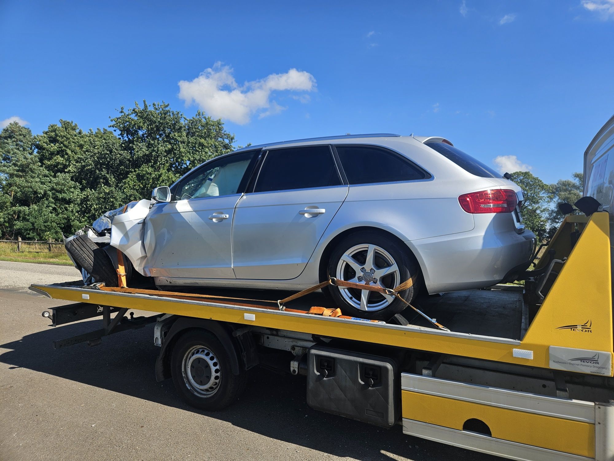 Audi a4 b8 LX7W zderzak lampa drzwi klapa koło chłodnica gril xenon