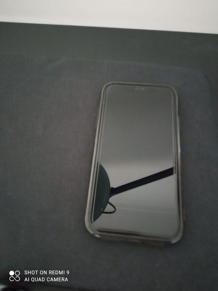 iPhone XR preto, a funcionar na perfeição e sem riscos