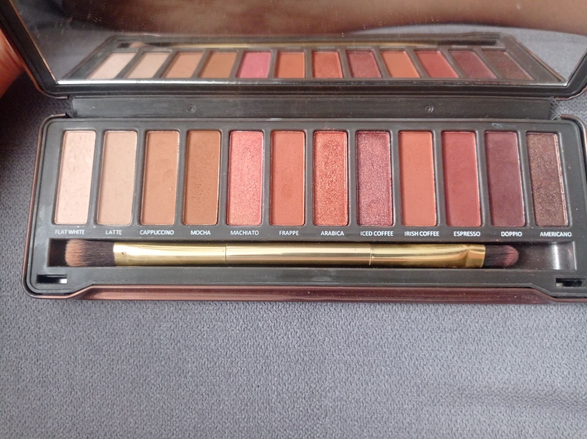 Cienie do powiek Eveline Charming Mocha