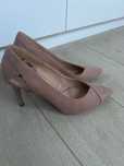 Buty szpilki beżowe Stradivarius