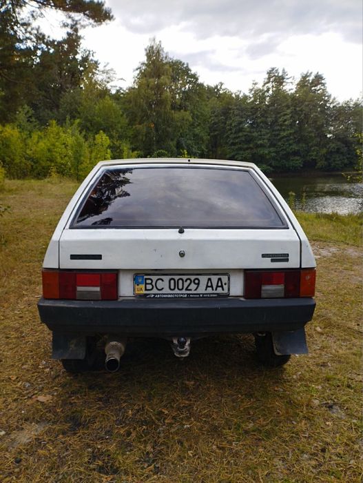 ВАЗ 2108 на повному ходу