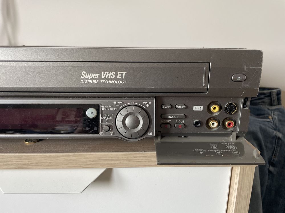 Magnetowid JVC - 100% sprawny. Na kasety VHS i miniDv
