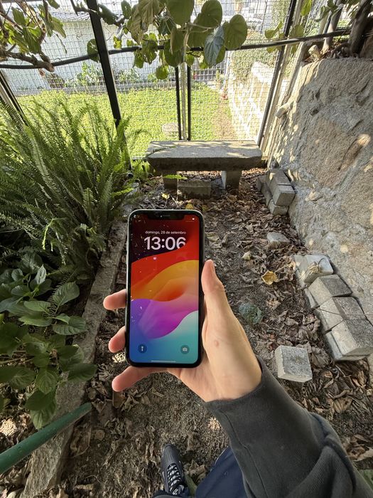 iPhone 11 Branco / iPhone 11 Preto