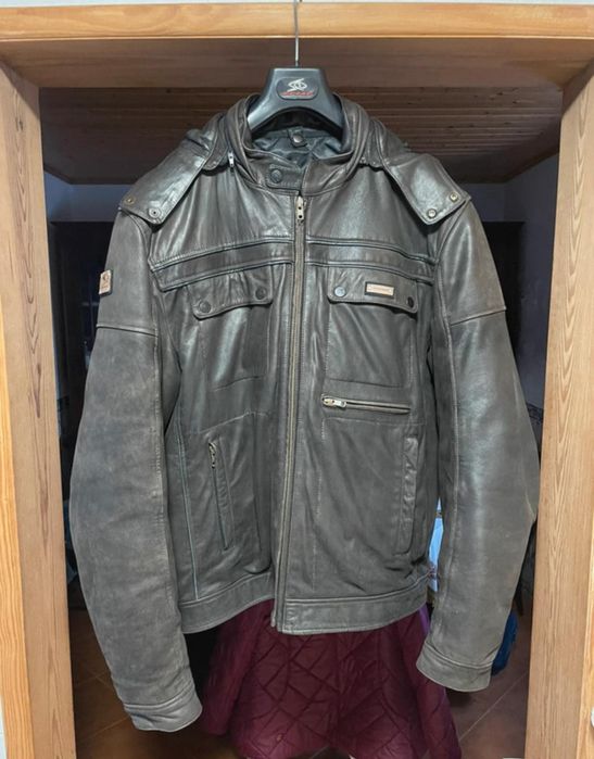 Casaco de homem em pele com capuz, de mota, impermeável.