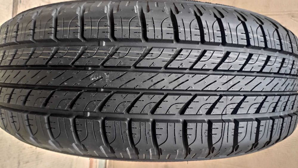 Шина 235/65R17. Goodyear  Є ОДНА шт. всесезонна