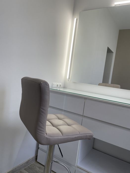 Рабочее место зеркало для бровиста / визажиста / мастера по прическам