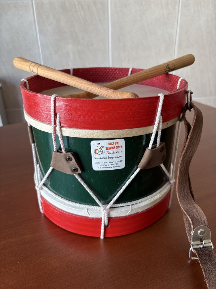 Bombo de criança para festas Nicolinas