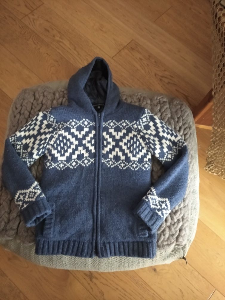 Ciepły sweter bluza Rebel norweski styl 140 cm