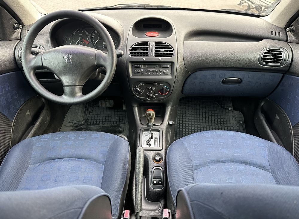 Продам Peugeot 206 2002 1.4 автомат