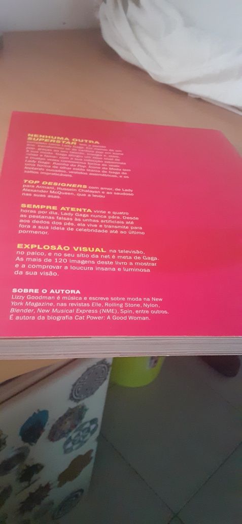 Livro da Lady Gaga novo