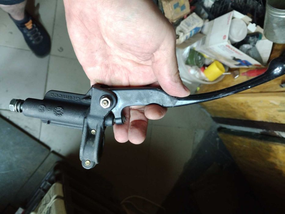 Левая (на сцепление) тормозная машинка Италия Grimeca