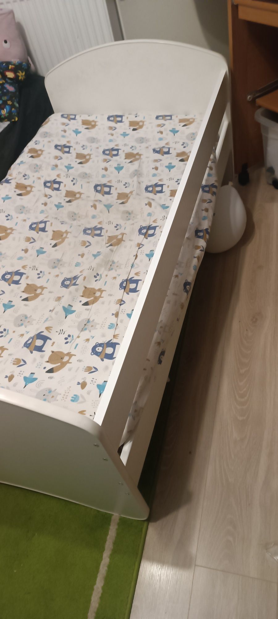 oddam łóżko dziecięce z materacem