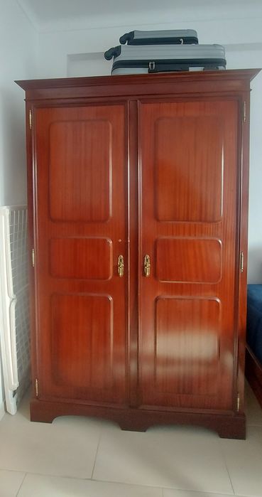 Mobília de quarto - Roupeiro e 2 camas individuais