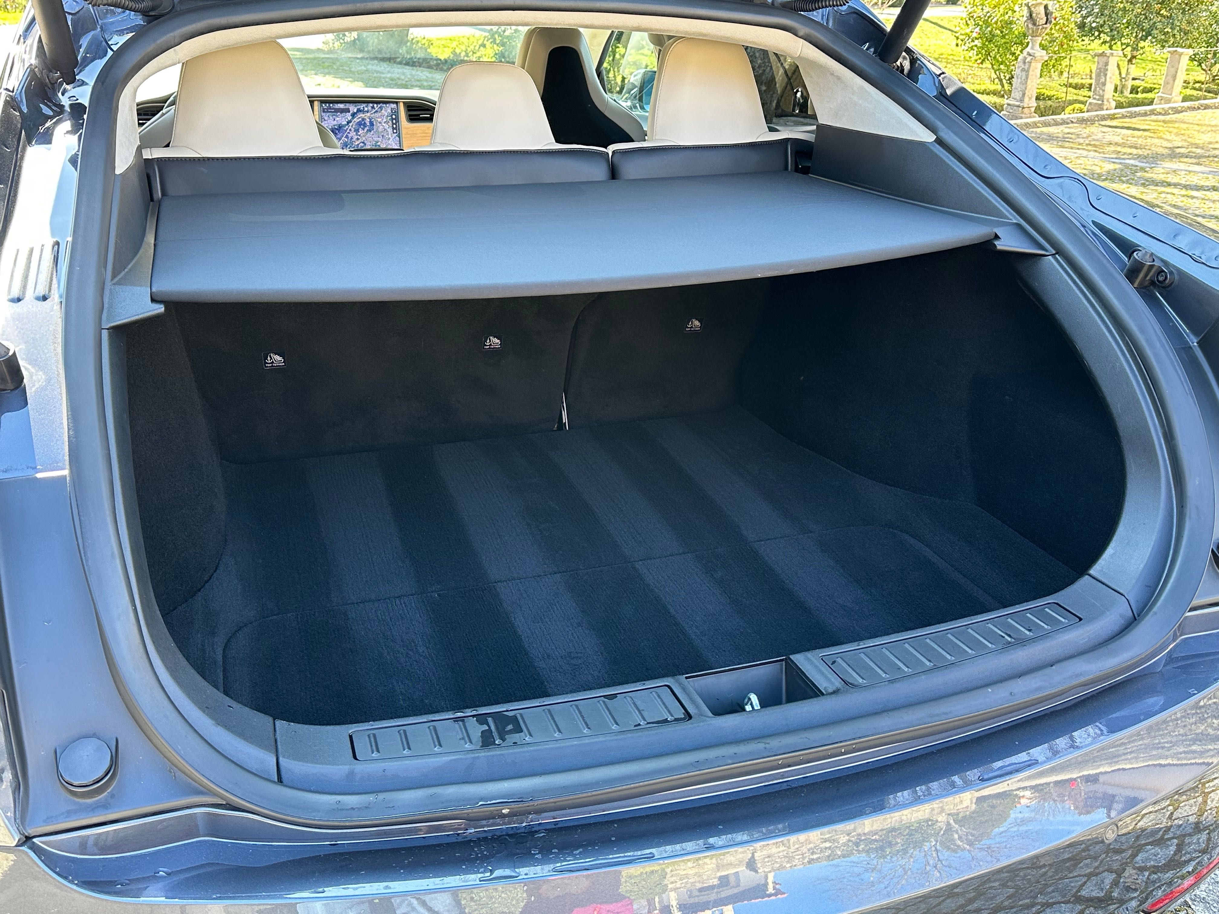 Tesla Model S Long Range com IVA dedutivel