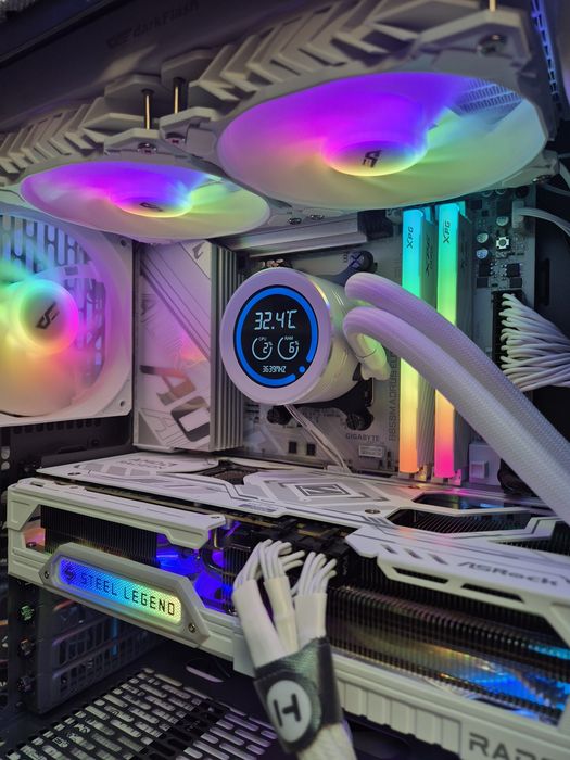 Gaming PC Ryzen 7 32GB RX 9070 XT 2TB ARGB Fractal North