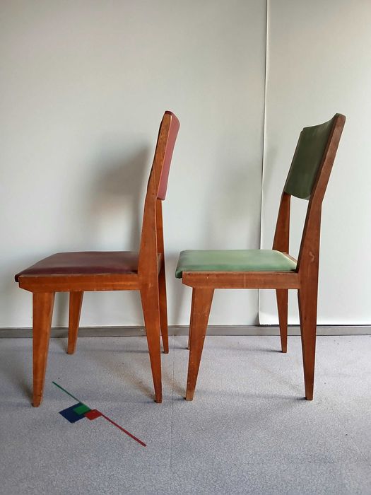 2 Cadeiras Vintage - Linhas direitas - Madeira - Verde/ vermelha