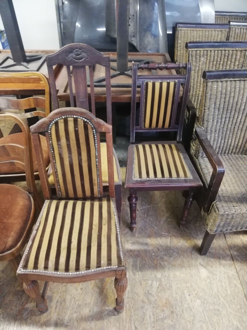 Meble antyczne i stare krzesła fotele