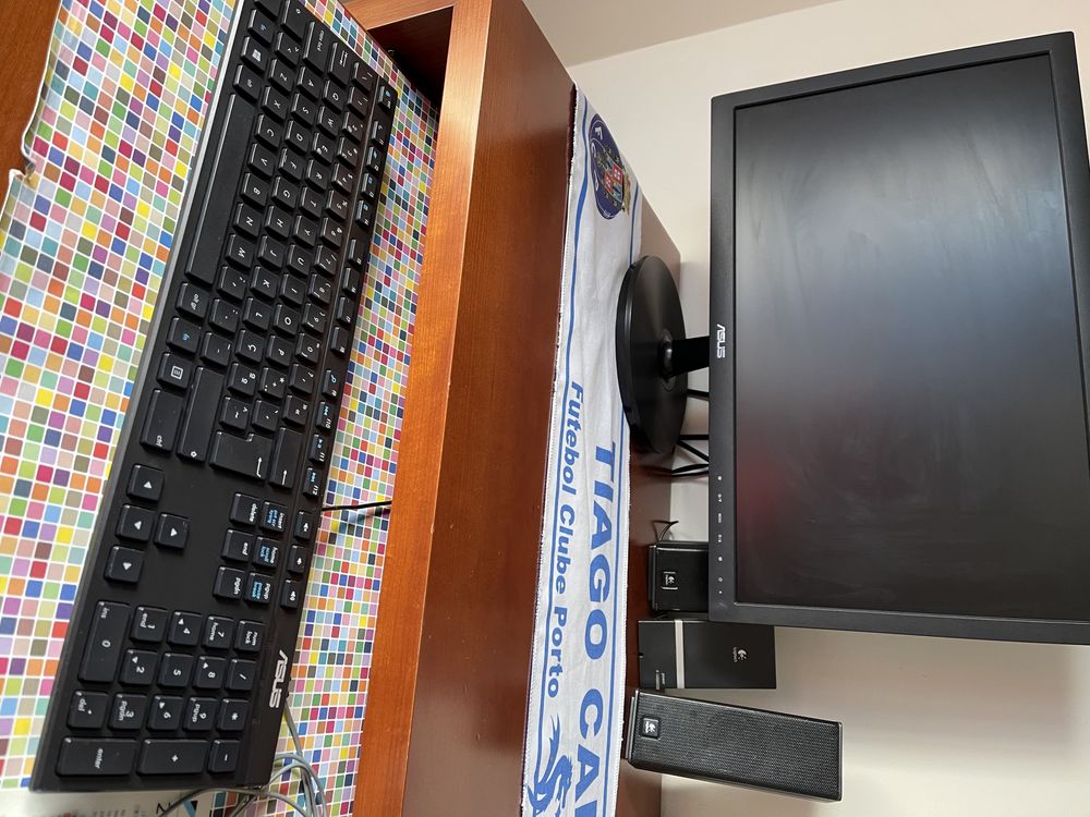 Computador Asus como novo + colunas Logitech e subwoofer