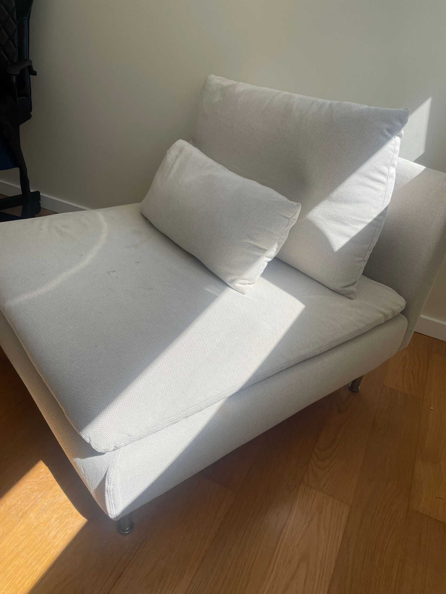 1 Sofá de 1 lugar da IKEA em ótimo estado de conservação.