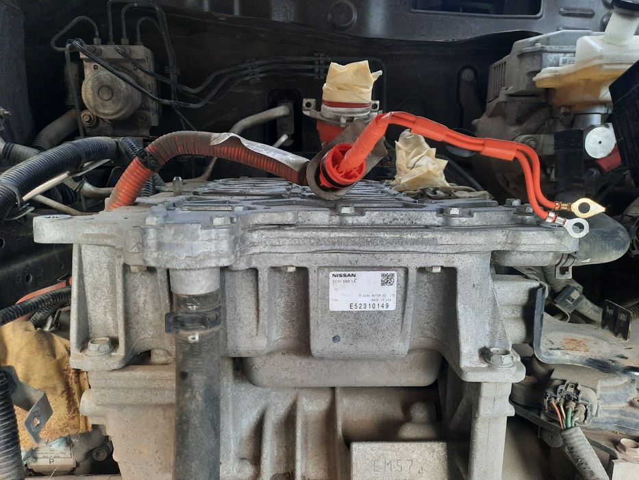 Электродвигатель инвертор редуктор  Ниссан лиф'14