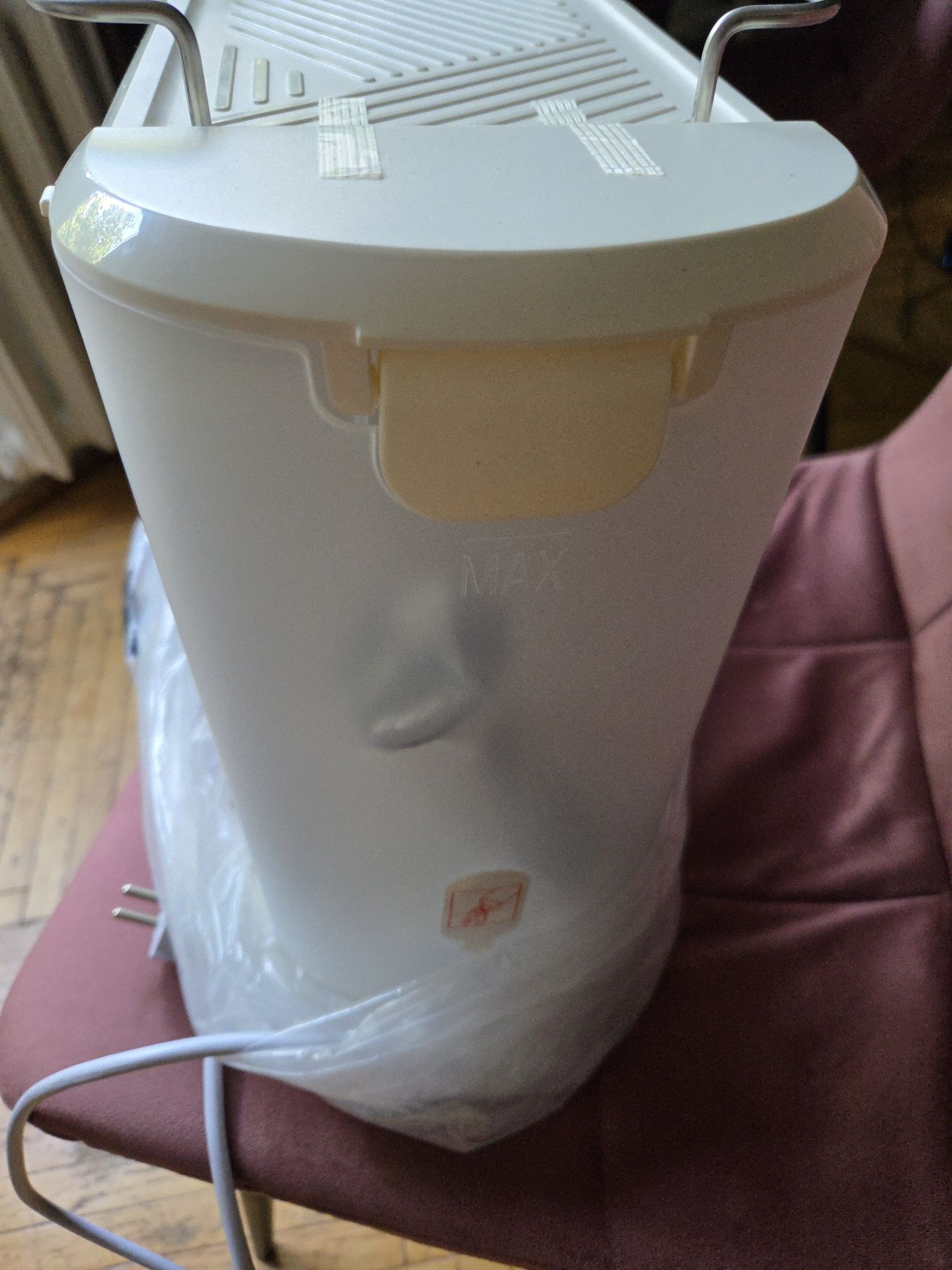 Ekspres ciśnieniowy kolbowy 1100W Bergner Retro Biały nowy