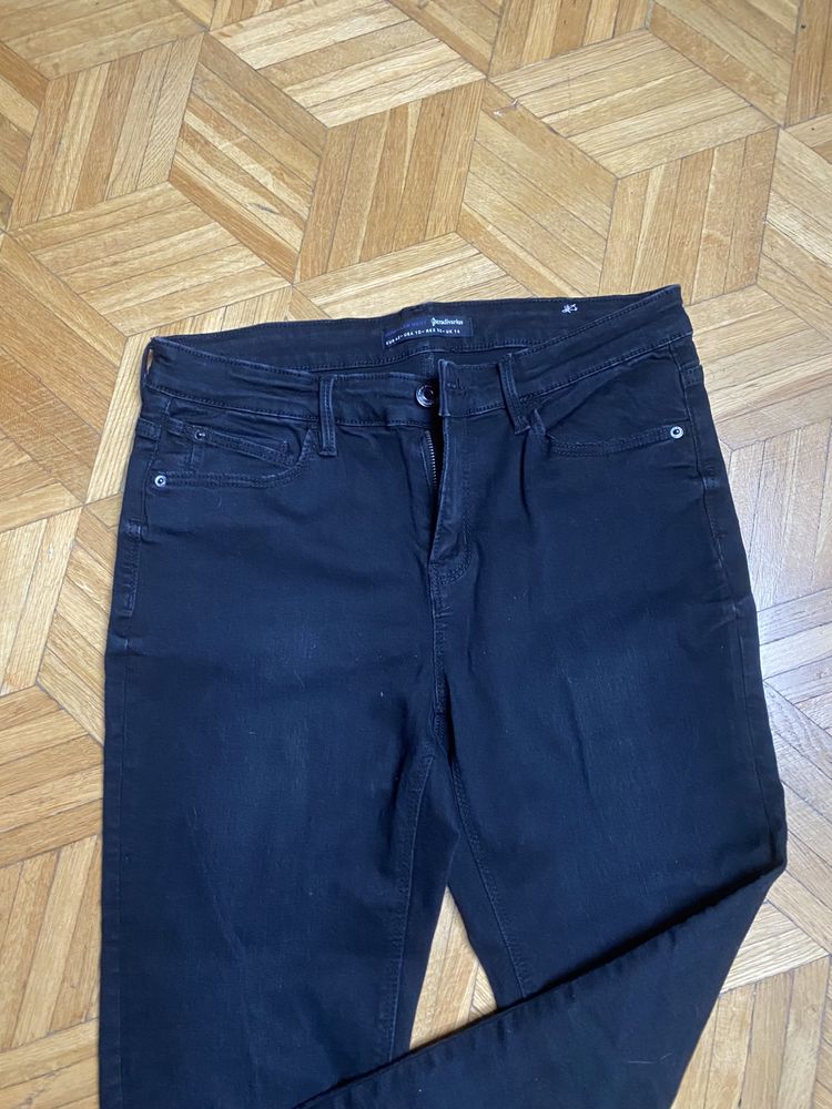 Stradivarius dżinsy czarne 42 L LX