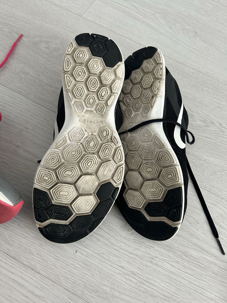 Tres pares de tenis