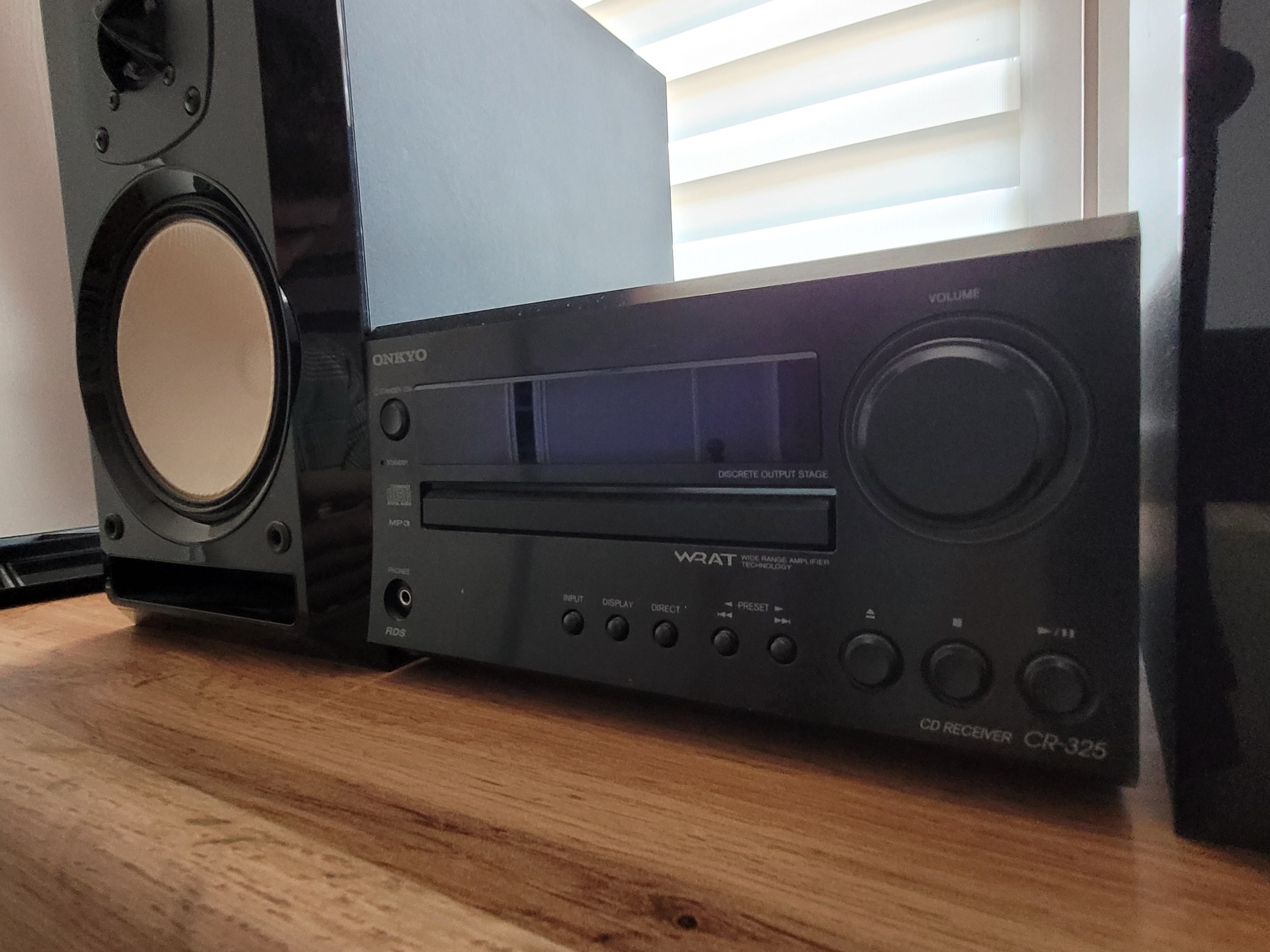 ONKYO CR-325 + dwa głośniki