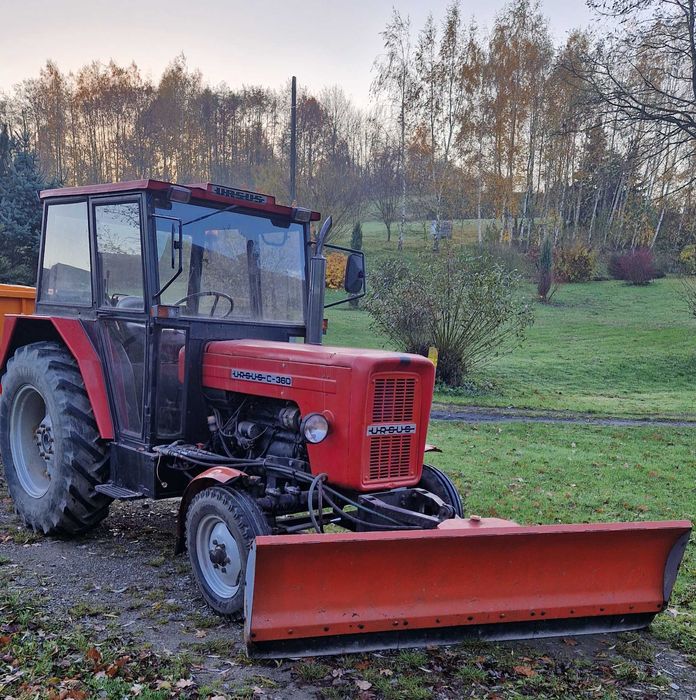 Ursus C360 . C 360 z Kabiną Ursus C360 z pługiem do śniegu
