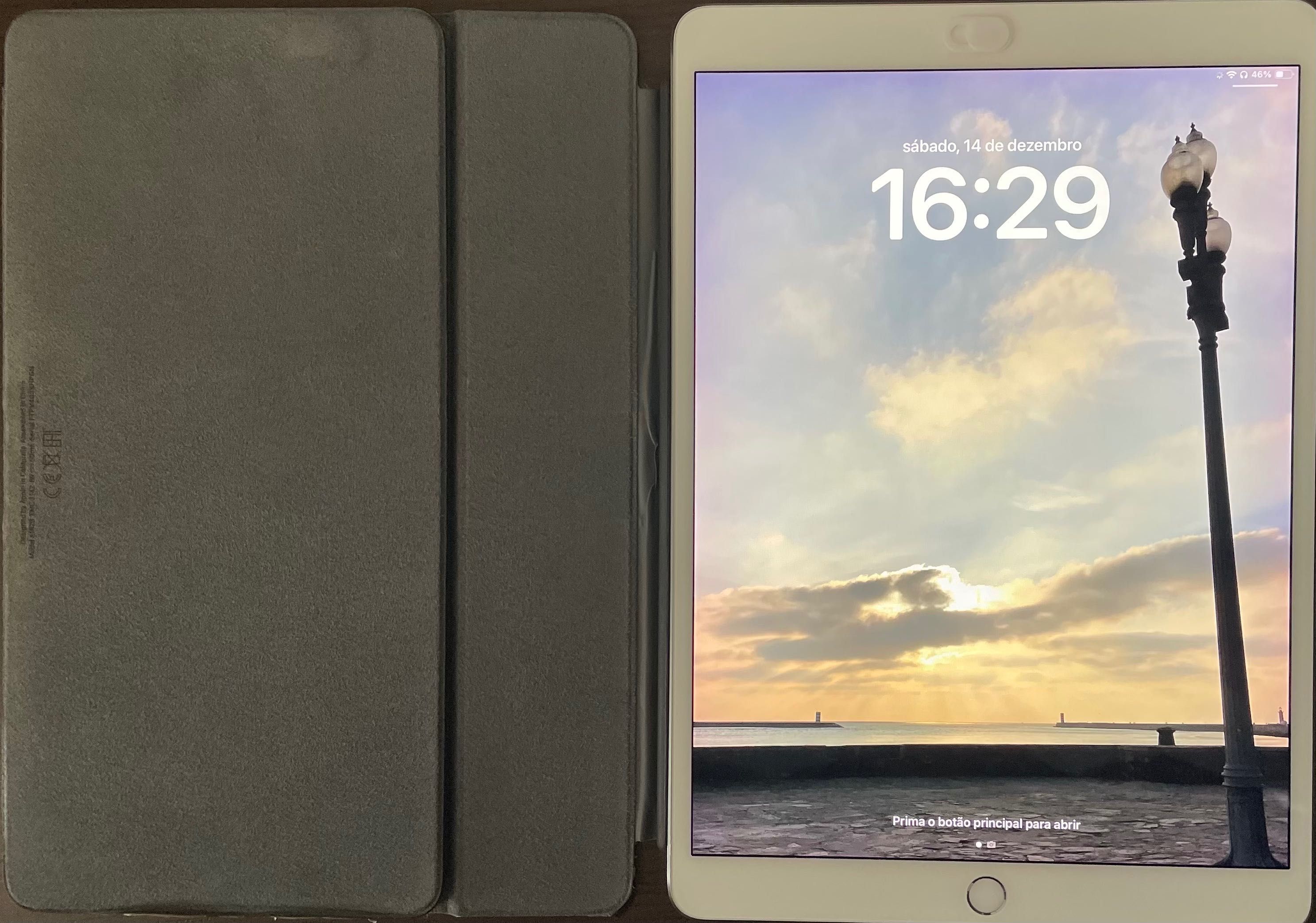 iPad Pro em excelente estado com teclado original pro